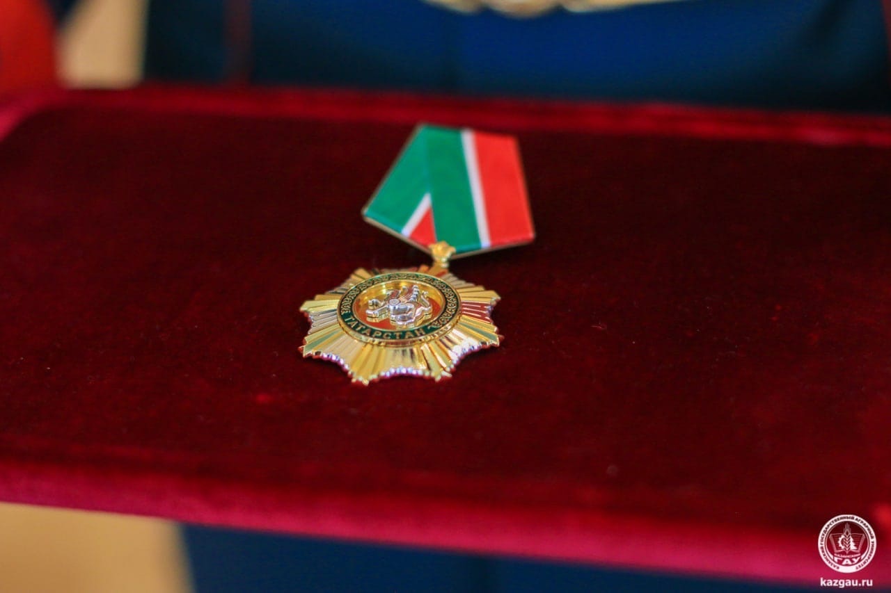 Орден за заслуги перед татарстаном. Ордена и медали республики татарстан. Орден за заслуги перед татарстаном. Медаль ордена за заслуги перед республикой татарстан. Орден «за выдающиеся заслуги».